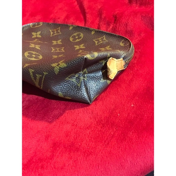 Louis Vuitton Mono Cosmetic Bag - Picture 3 of 10
